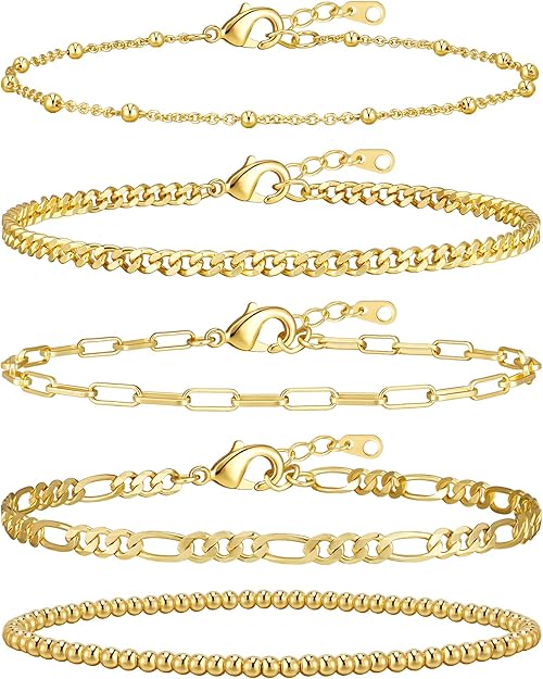 Elegante pila de pulseras de oro